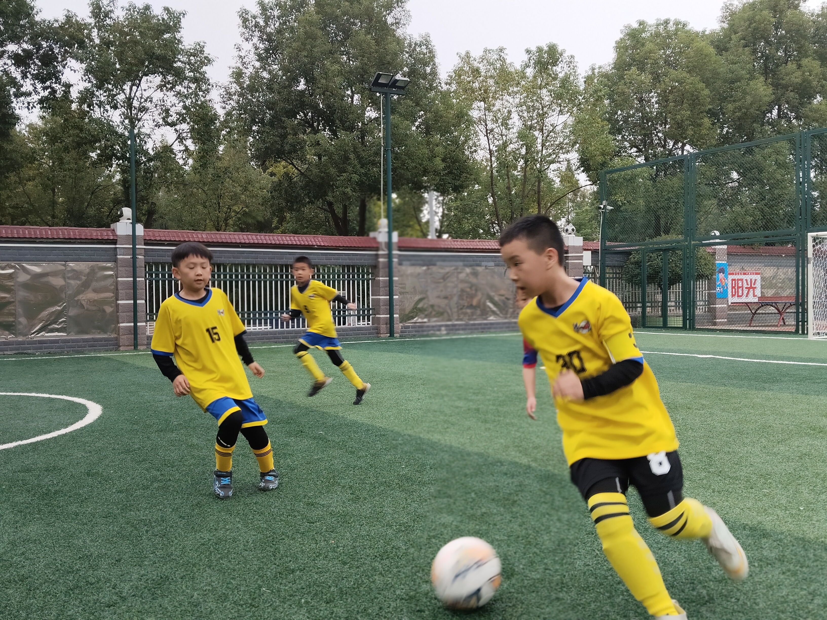 平江县三阳明德学校：足球比赛展风采 校际交流促发展