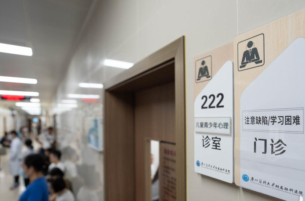 镜头对准诊室：医生在门诊拍科普视频，红线在哪？