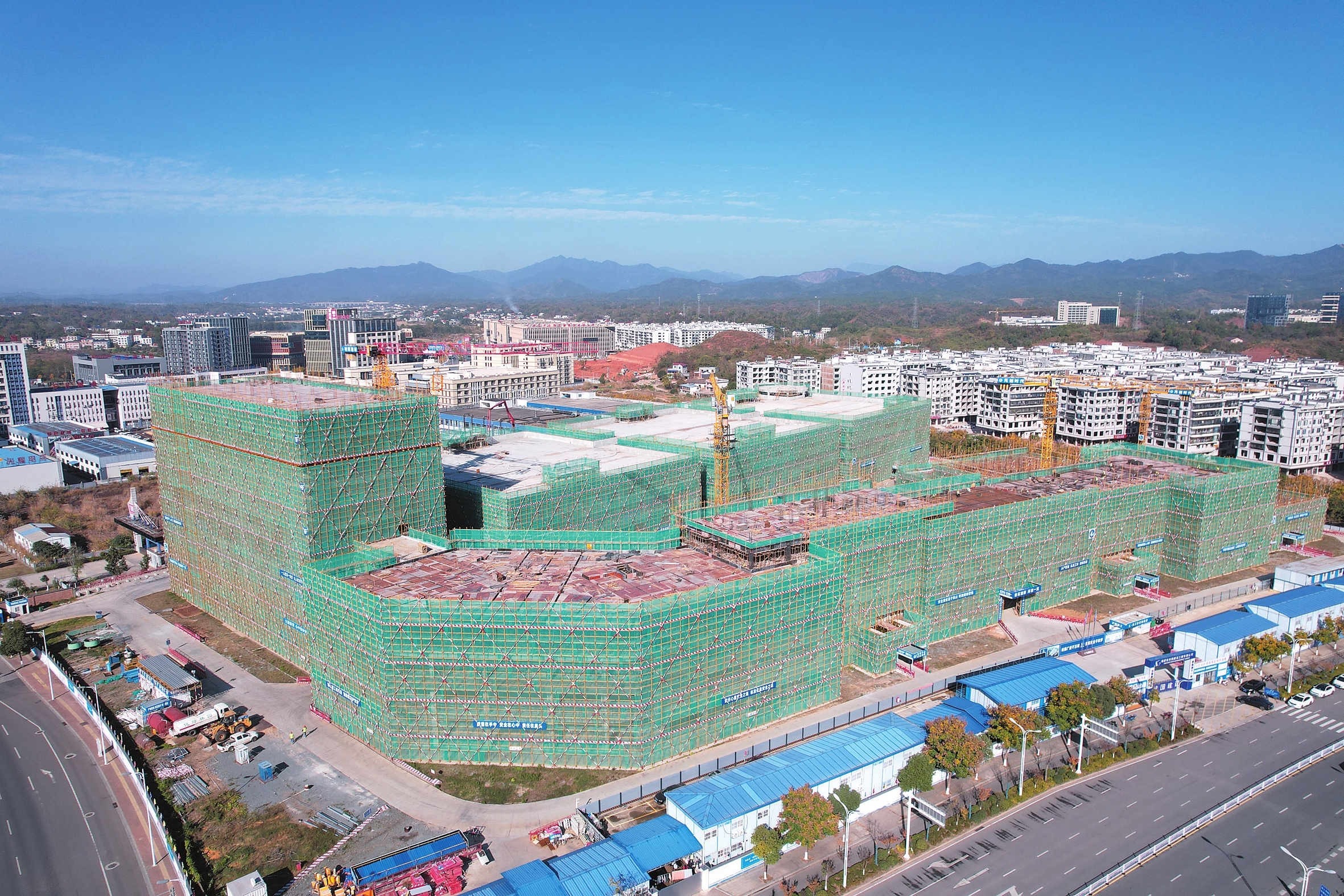 一次签约，平江何以引来一条完整产业链？