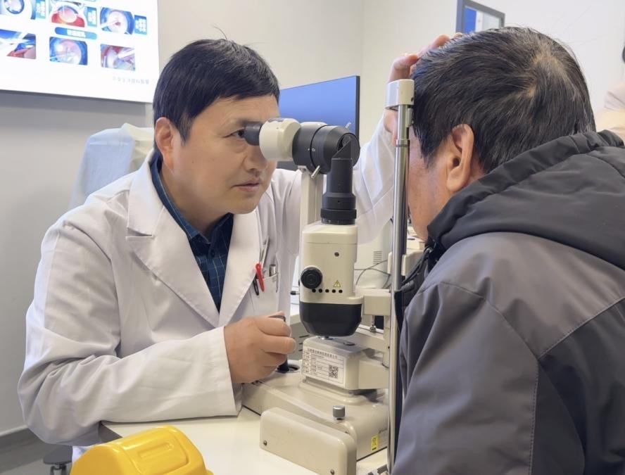 岳阳蓝天救援队发起人的视力“重生记”：模糊世界再变清晰