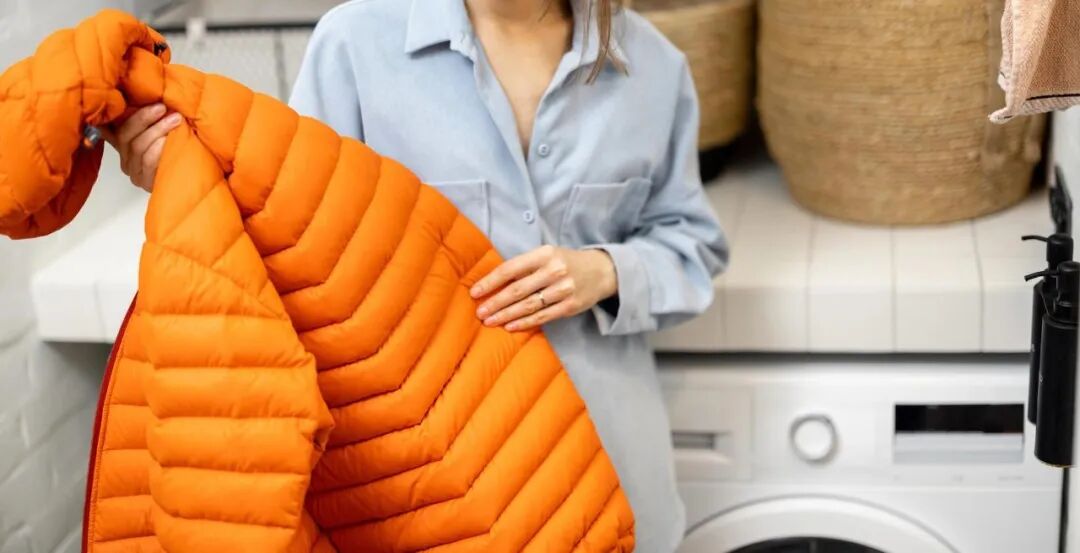 周末·涨知识丨羽绒服穿几年就不保暖了？原来是做错了这2点→