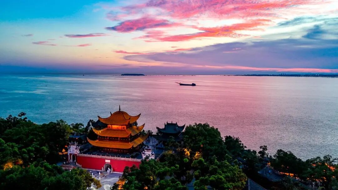 致阿常：借我三分江湖义，还君一程洞庭秋！