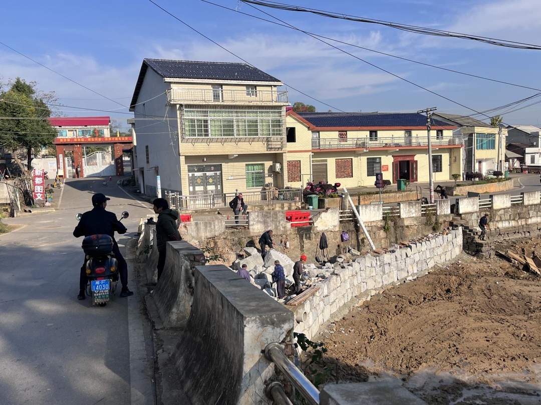 筑牢校园安全防线 “揪心路”变身“安心途”